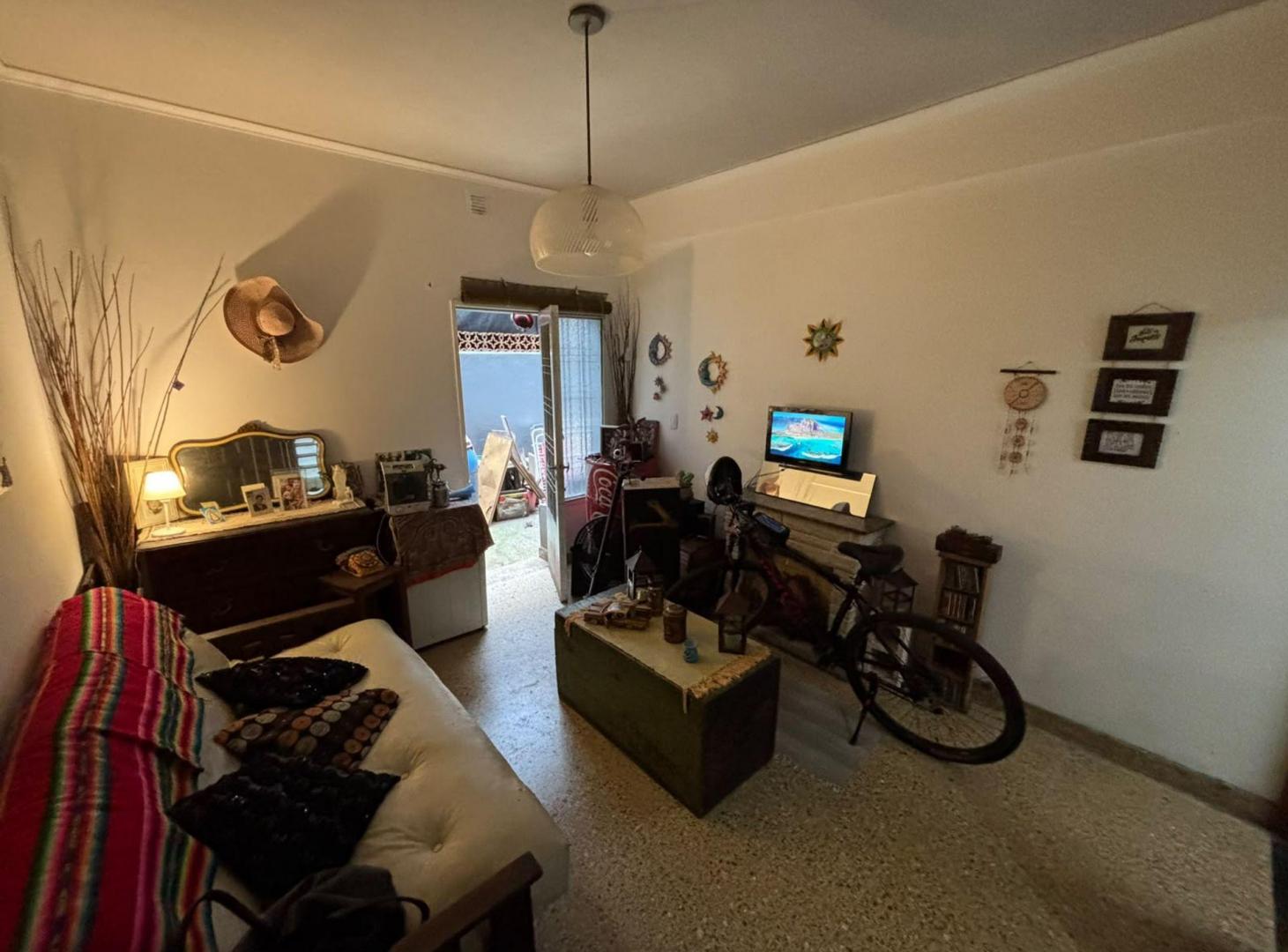 Foto de VENTA PH 2 AMB. CON 2 PATIOS EN PB - CASEROS, imagen 1