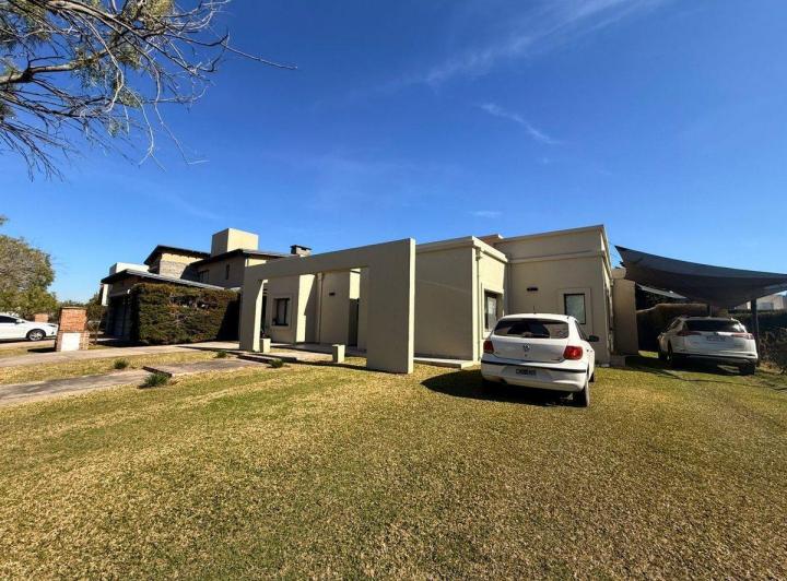 CASA/pileta  LOTE INTERNO SAN ISIDRO LABRADOR 1