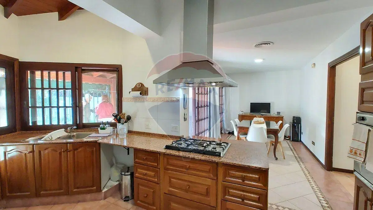 VENTA - CASA 4 AMB CON PISCINA - CAMPANA CENTRO 2
