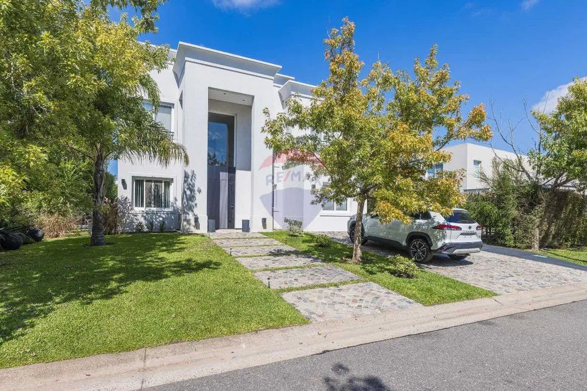 Venta casa Los Alisos Nordelta interna 5 ambientes 3