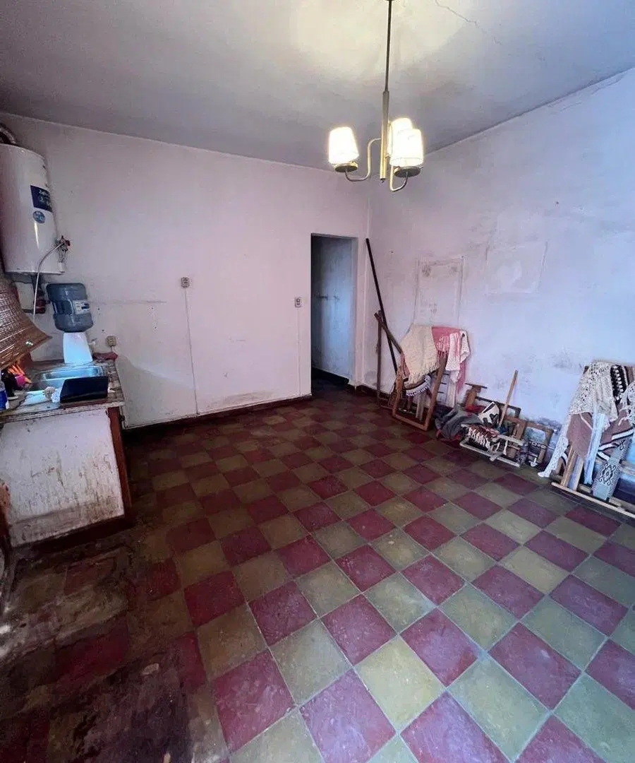 Venta terreno con casita en el fondo en Adrogué 4