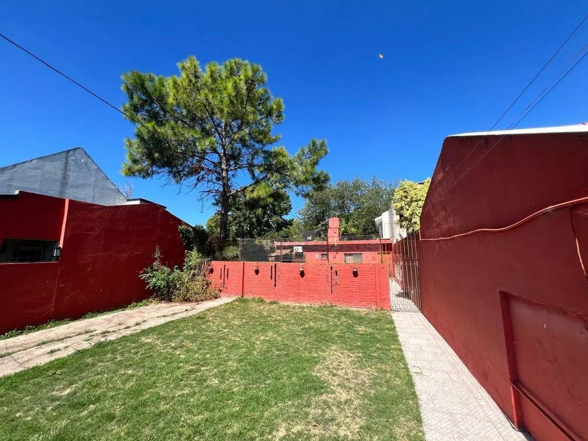 Venta terreno con casita en el fondo en Adrogué 3