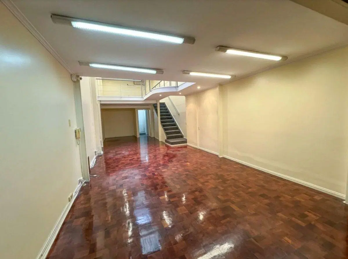 Venta oficina, edificio estilo Francés MICROCENTRO 2