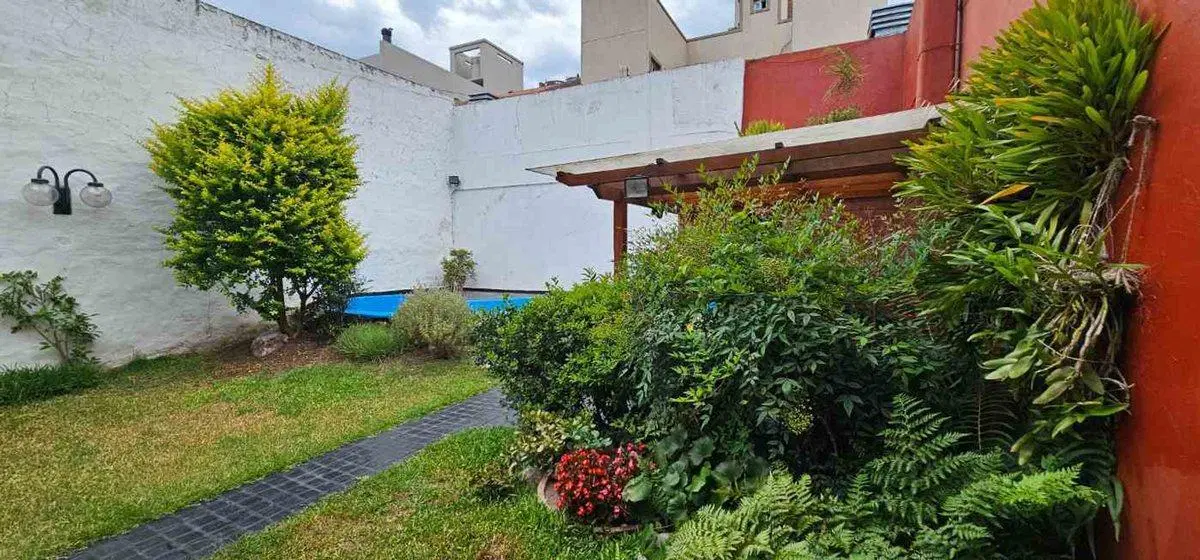 VENTA CASA LINIERS PILETA JARDIN COCHERA 5
