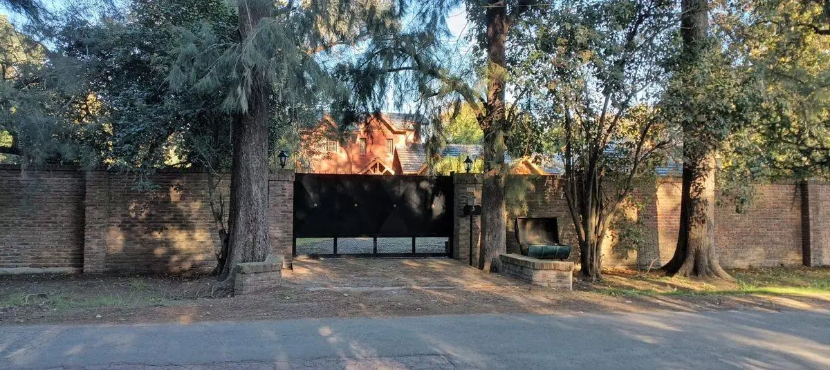 Imponente propiedad en los Naranjos maschwitz 2