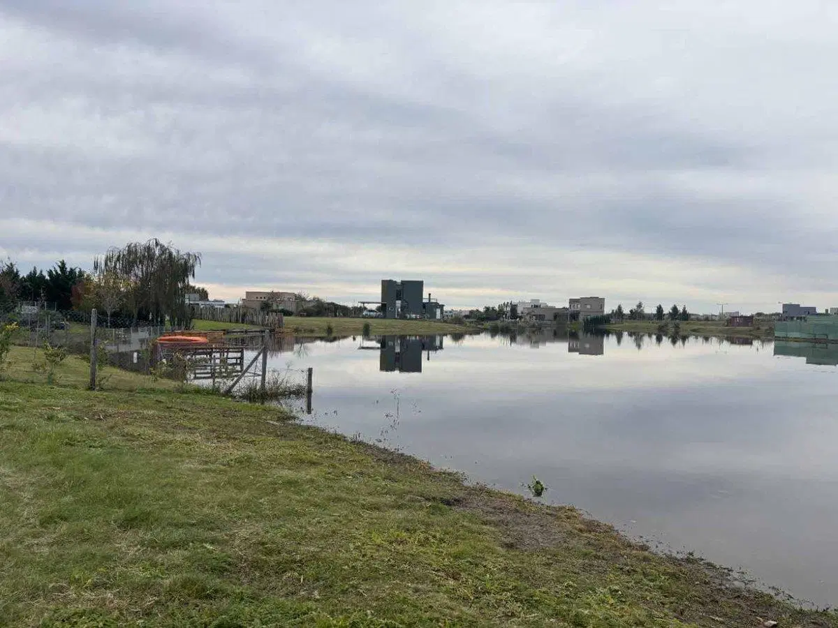 Venta lote al agua en San Sebastian Area 9 5