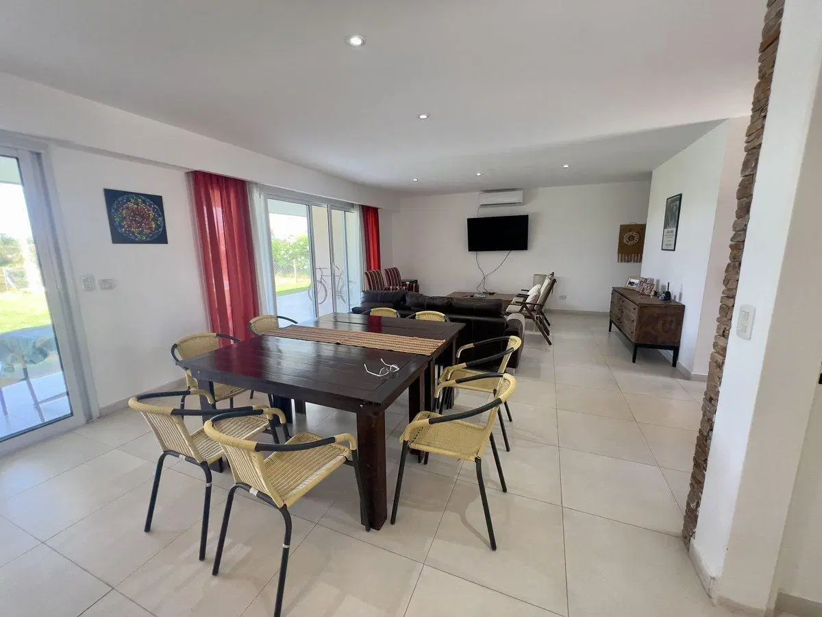 VENTA CASA 5 AMBIENTES Y PILETA CANTON NORTE 5
