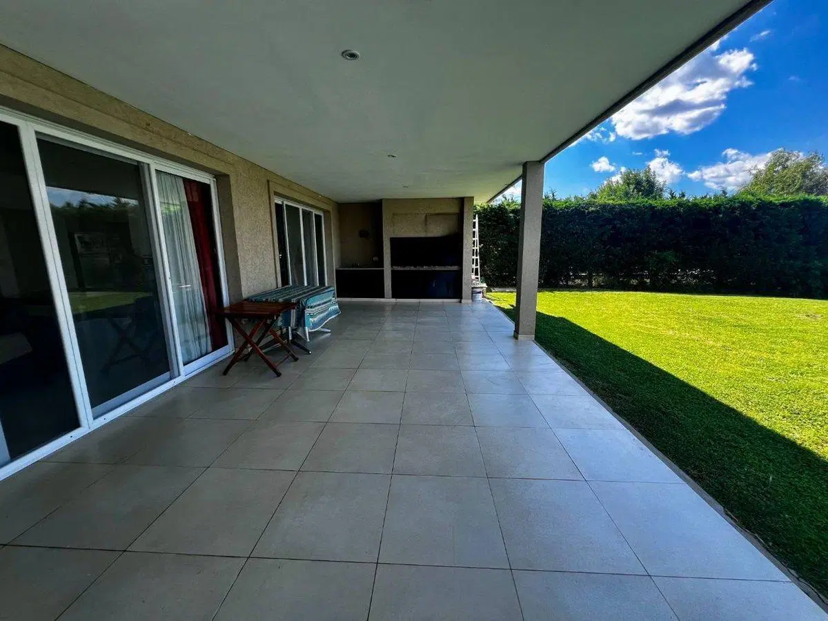 VENTA CASA 5 AMBIENTES Y PILETA CANTON NORTE 2