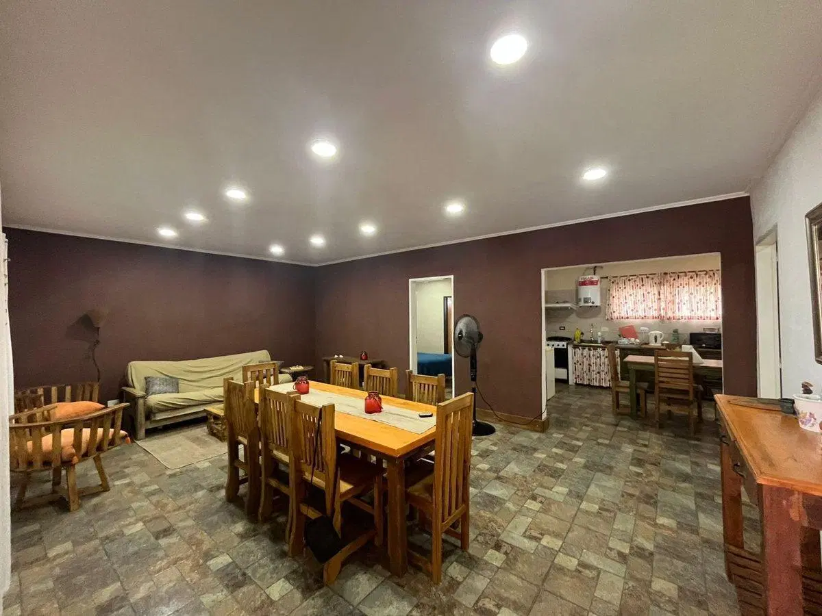 Venta casa 3 amb con pileta Manuel Alberti 4