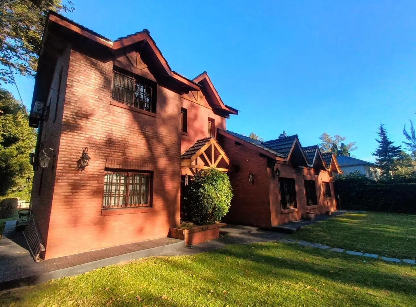 Excelente propiedad sobre lote de 2800 3
