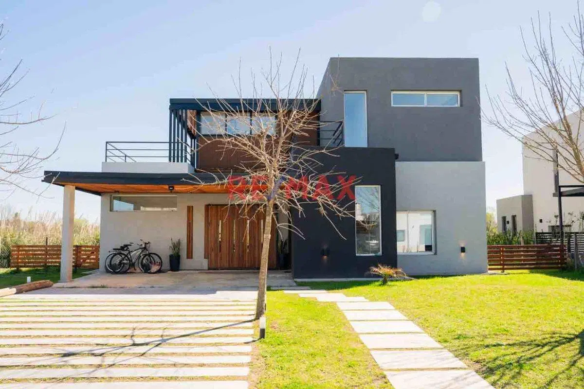CASA EN VENTA BARRIO EL CAZAL AL RIO 3