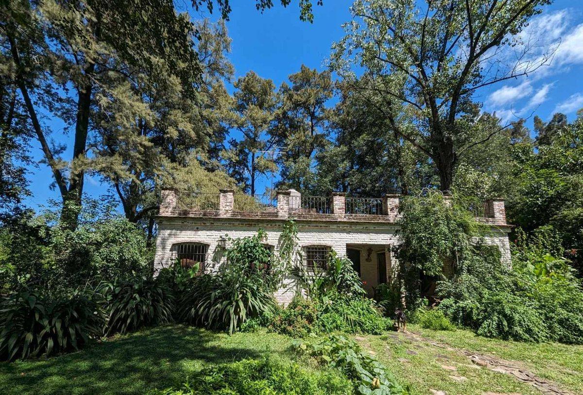 Casa en Venta Del Viso Parque de 2700 m2 Piscina