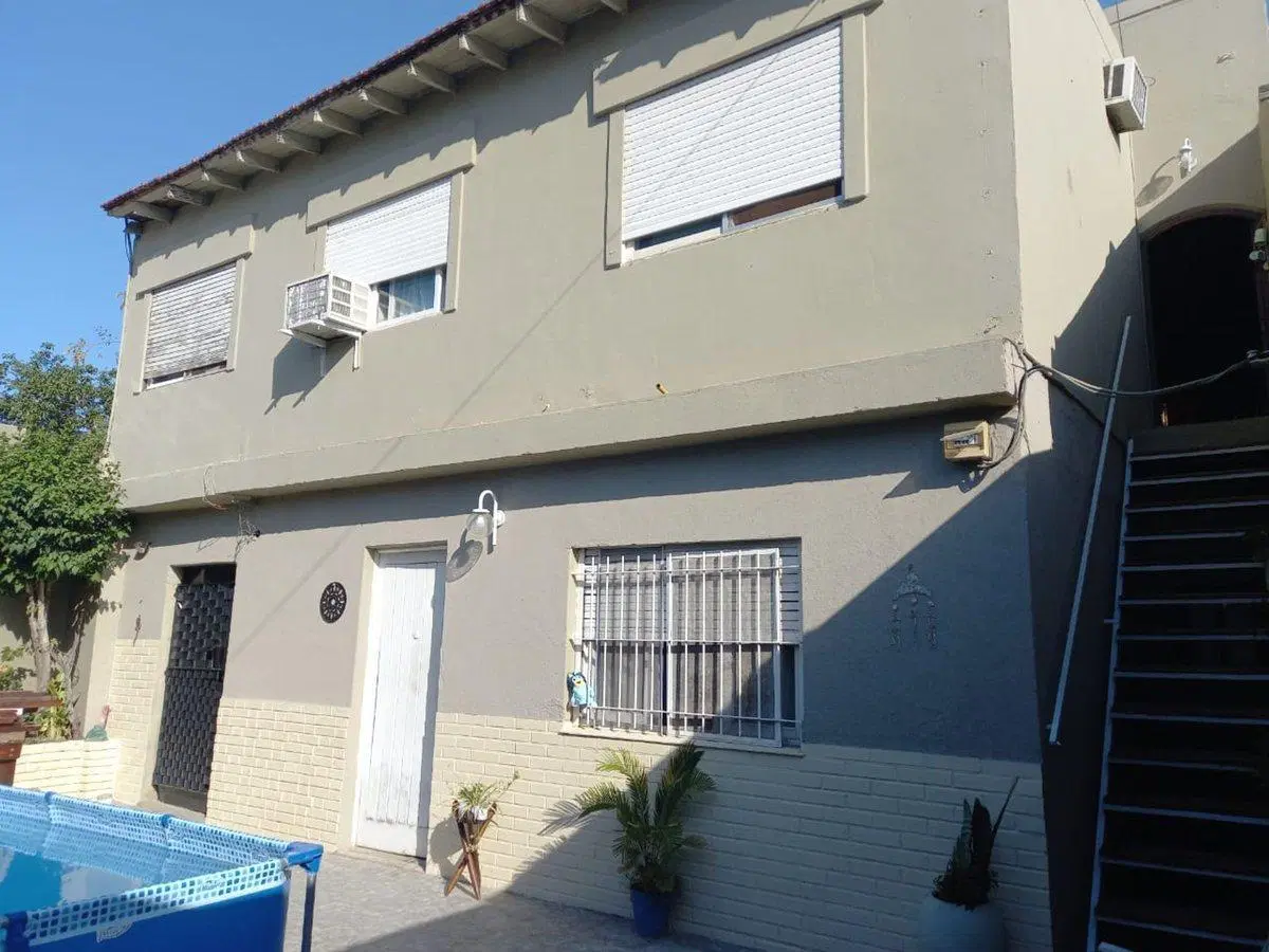 Venta Casa multifamiliar a mts de Ruta 202 3