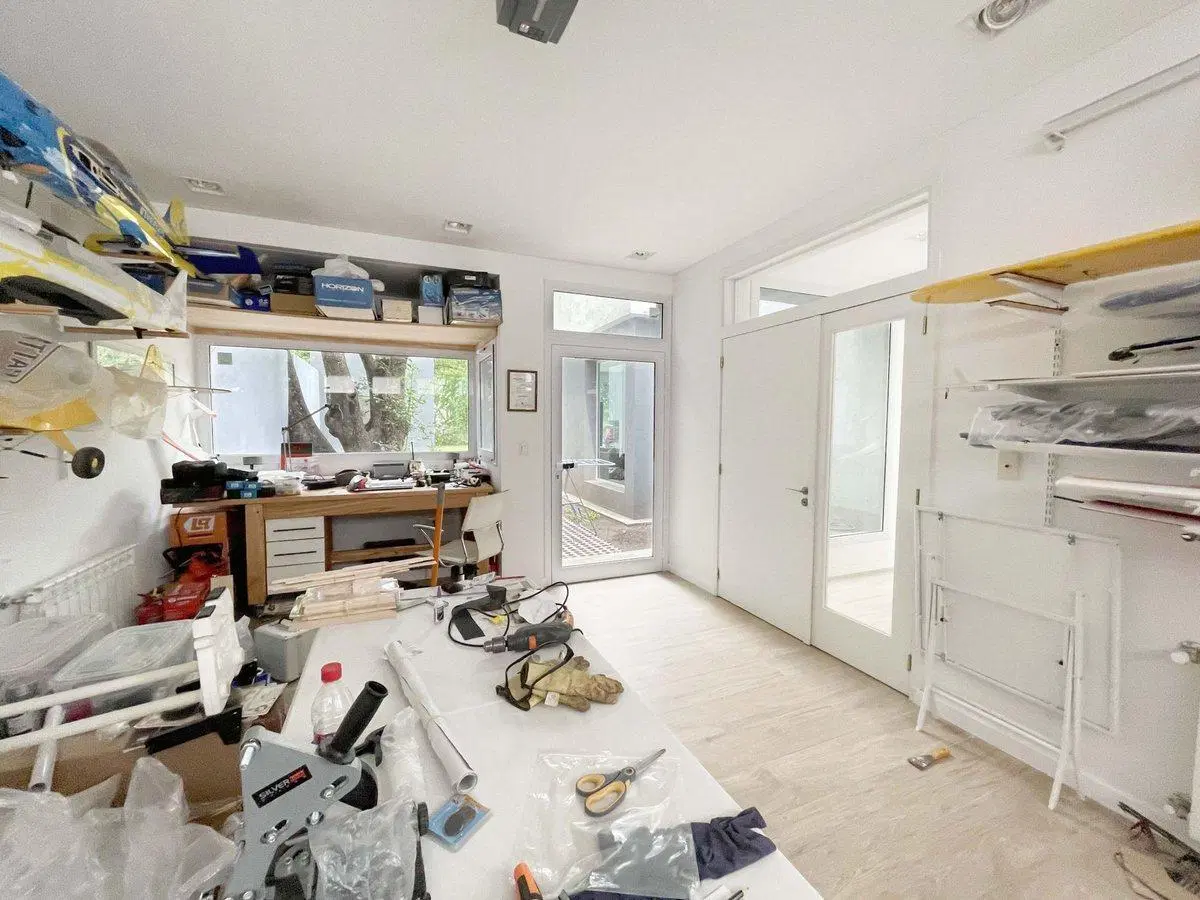 Venta casa moderna. 5 amb. Parque Leloir. Pileta 5