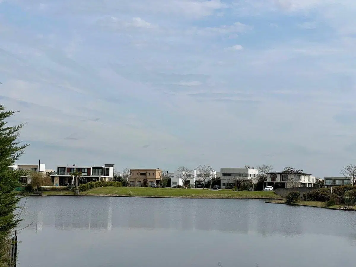 VENTA.LOTE, AL AGUA  . BARRIO VISTAS . PUERTOS . 3