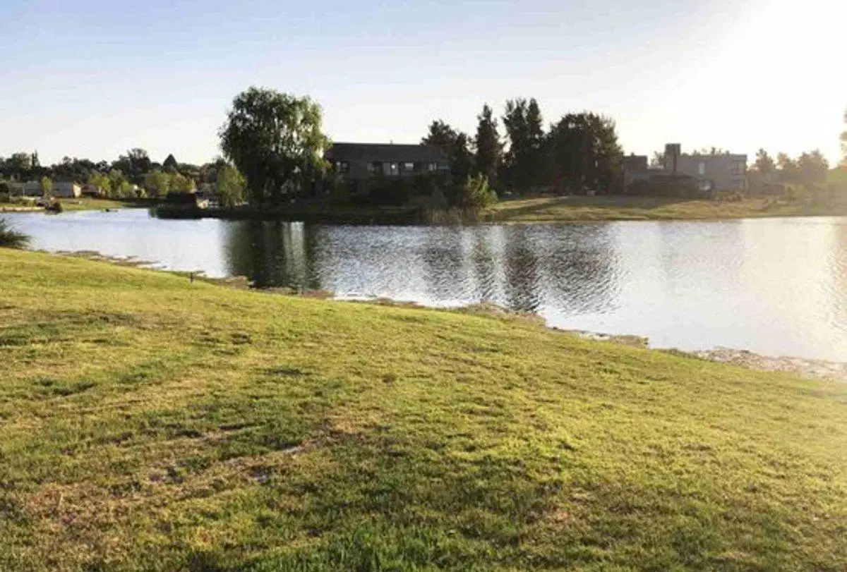Terreno a la laguna en Barrio El Cazal 900m2 3