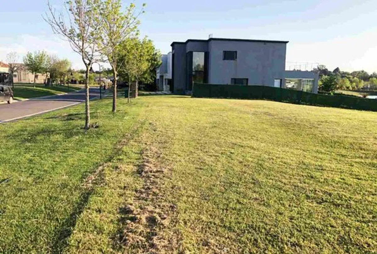 Terreno a la laguna en Barrio El Cazal 900m2 4