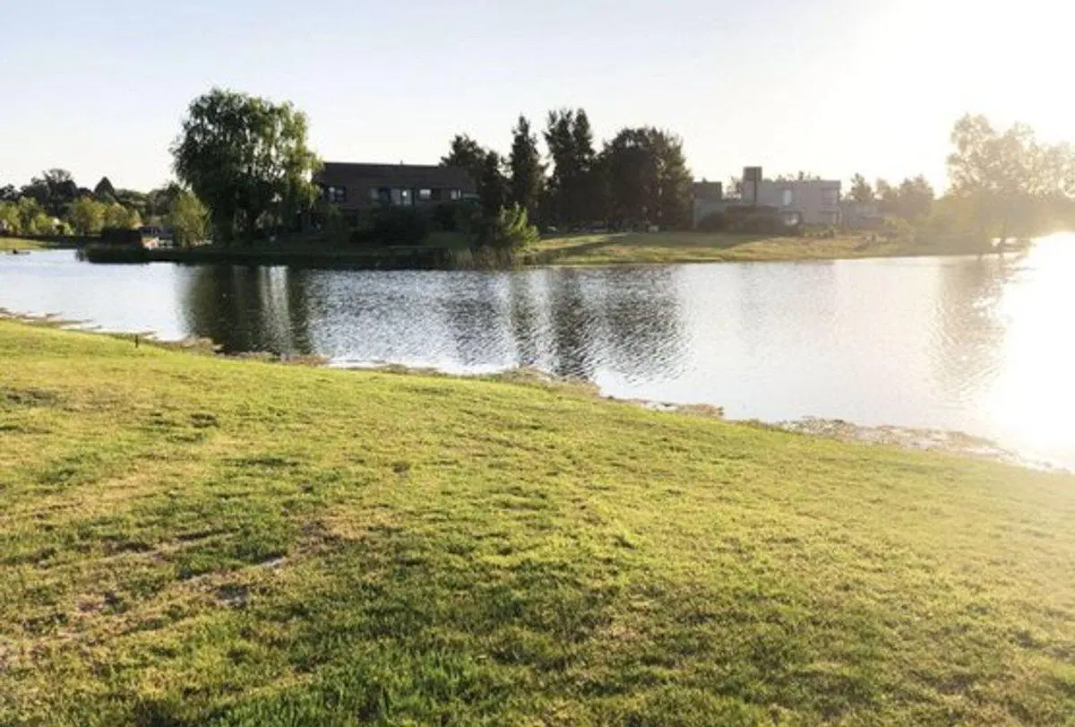 Terreno a la laguna en Barrio El Cazal 900m2 5