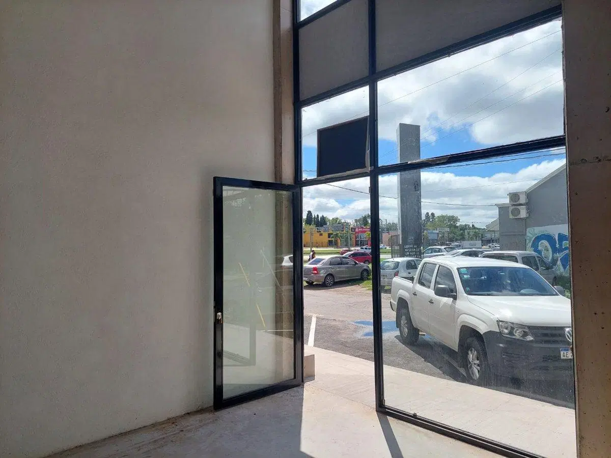 Venta Permuta Local a ESTRENAR  Pilar km 53 3