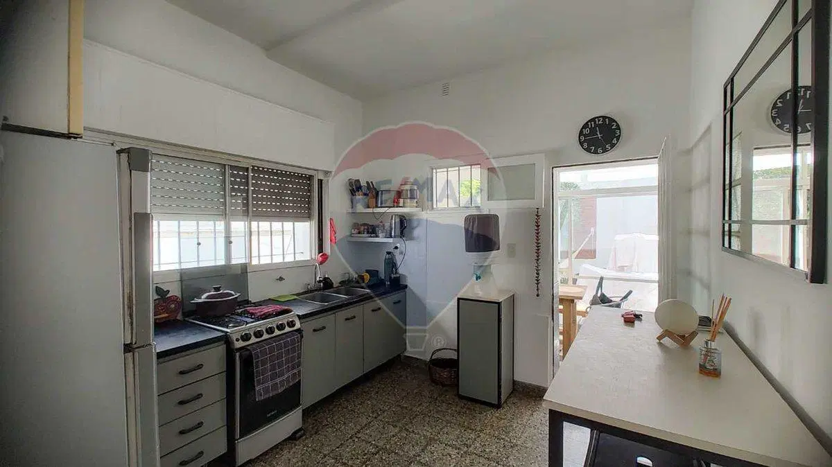 VENTA - CASA 5 AMB + LOCAL / COCHERA - CAMPANA 3
