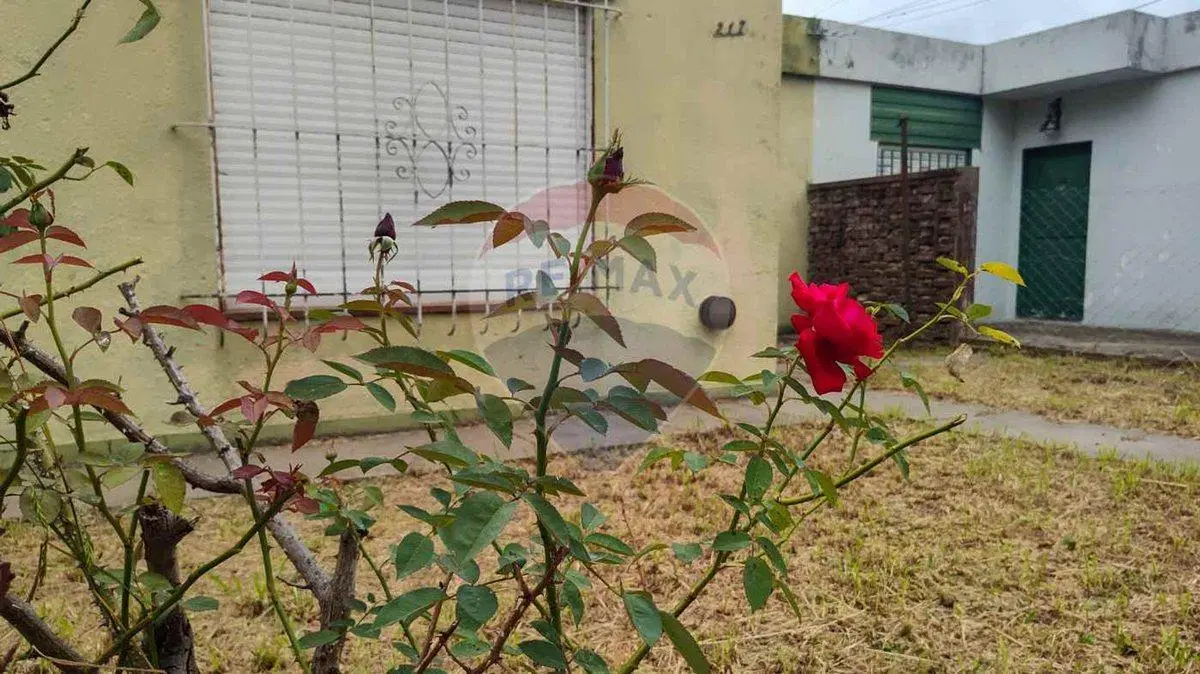VENTA - CASA 4 AMBIENTES CON JARDÍN - CAMPANA 3