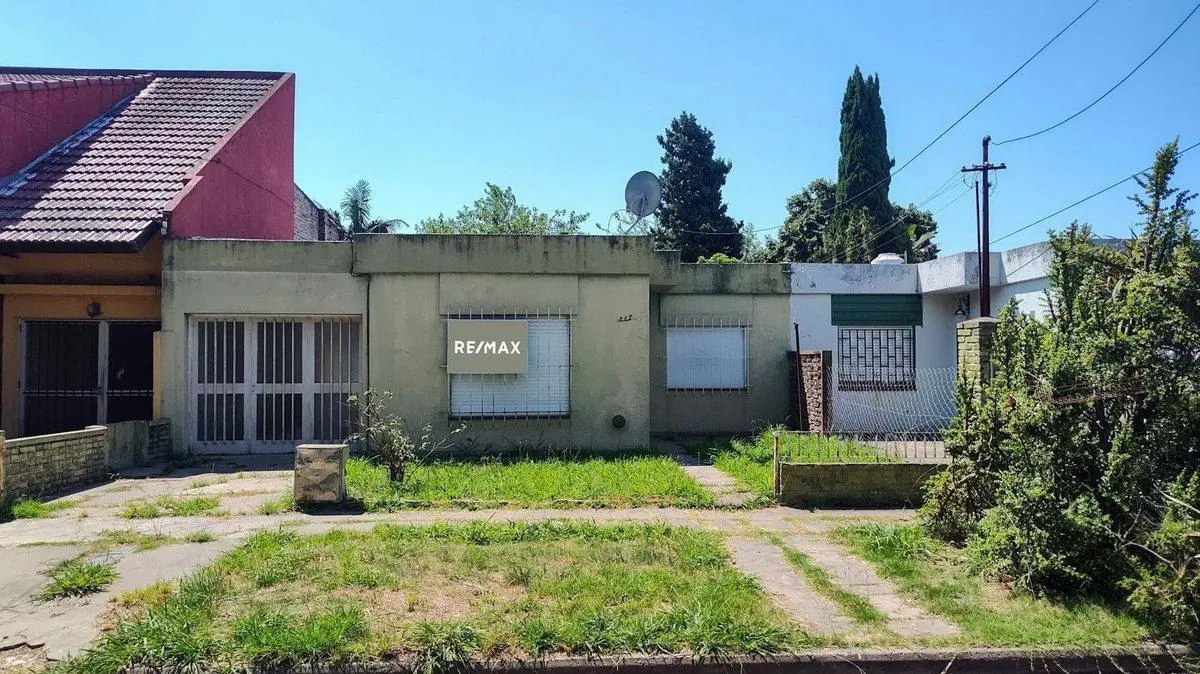 VENTA - CASA 4 AMBIENTES CON JARDÍN - CAMPANA 2