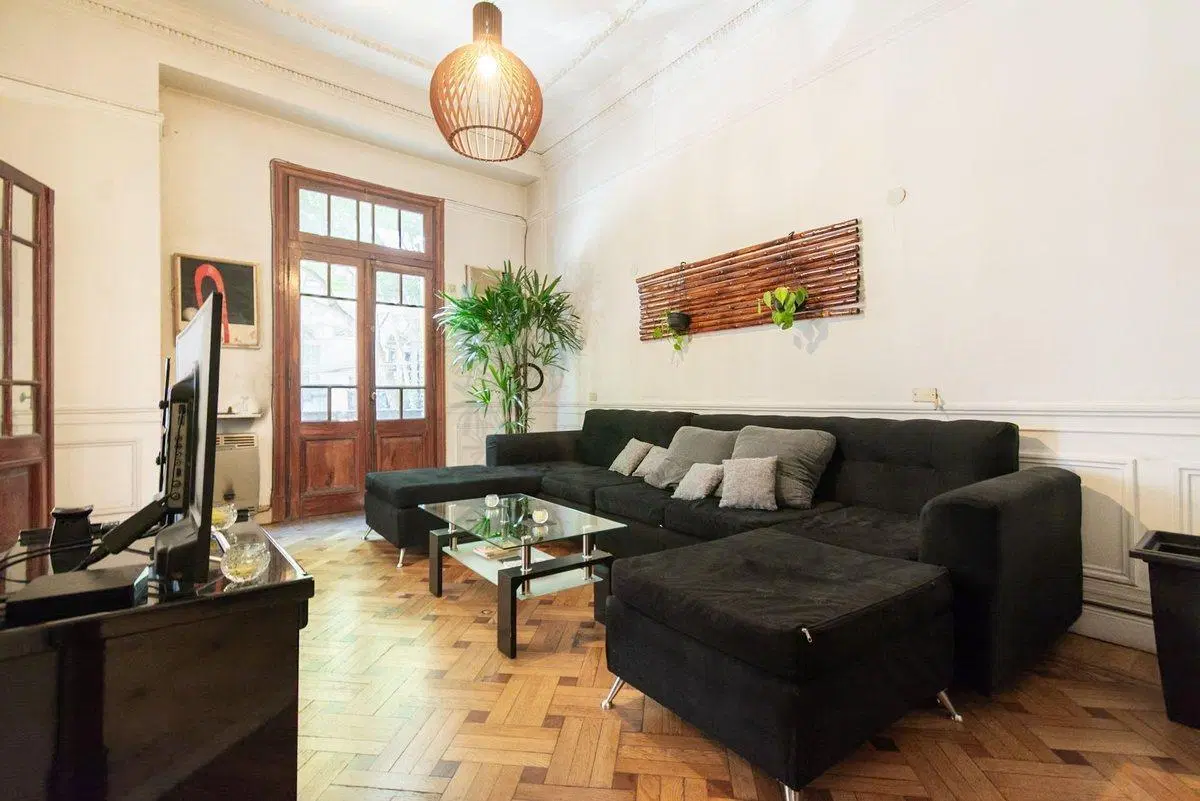 VENTA DEPARTAMENTO 6 AMBIENTES CON PATIO TECHADO 2