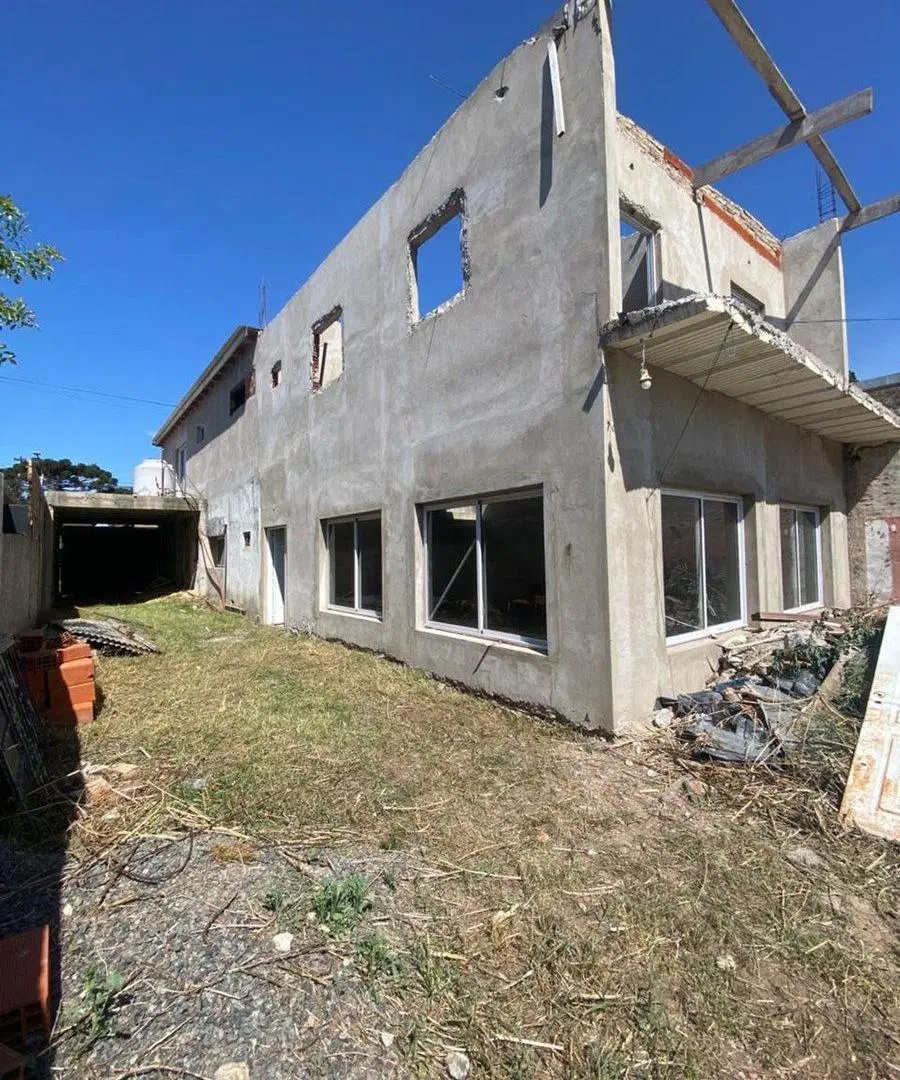 CASA MAS LOCAL COMERCIAL EN VENTA DON TORCUATO 5