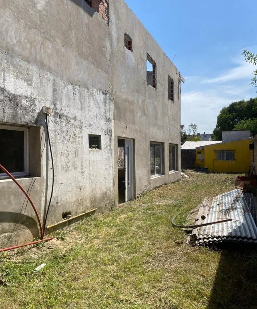 CASA MAS LOCAL COMERCIAL EN VENTA DON TORCUATO 4