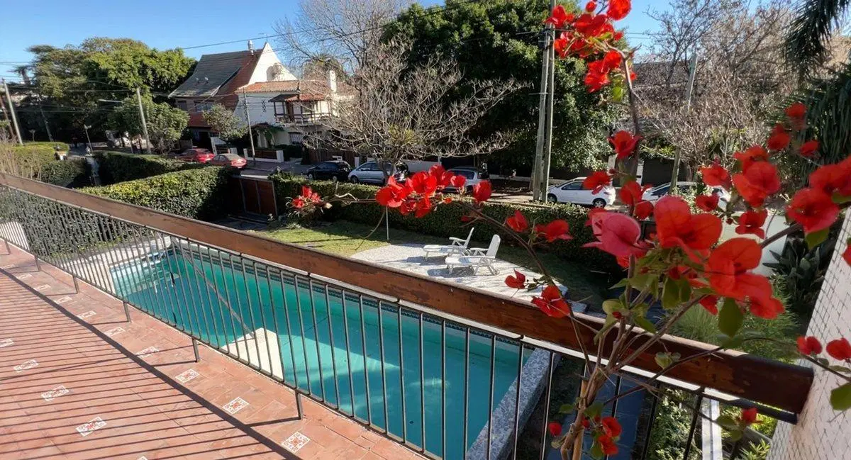 Venta  Acassuso casa 6 amb. Perú y Libertador. 3