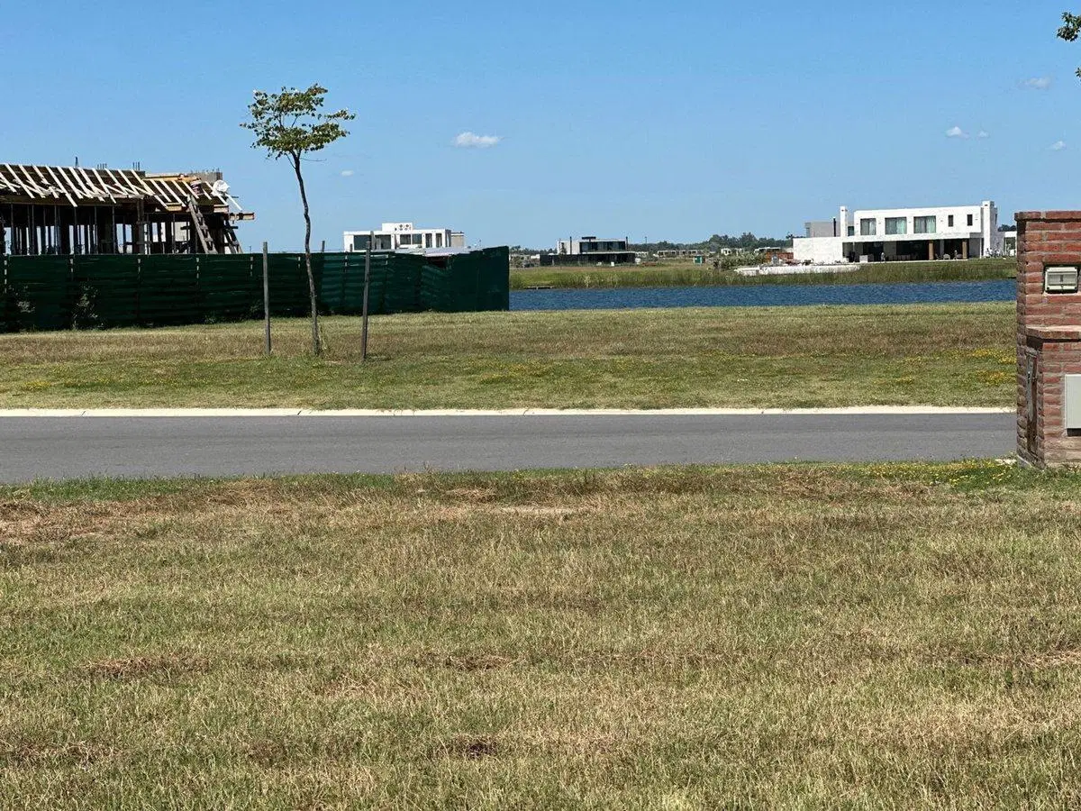 VENTA Puertos del Lago Amarras Lote al Agua 2