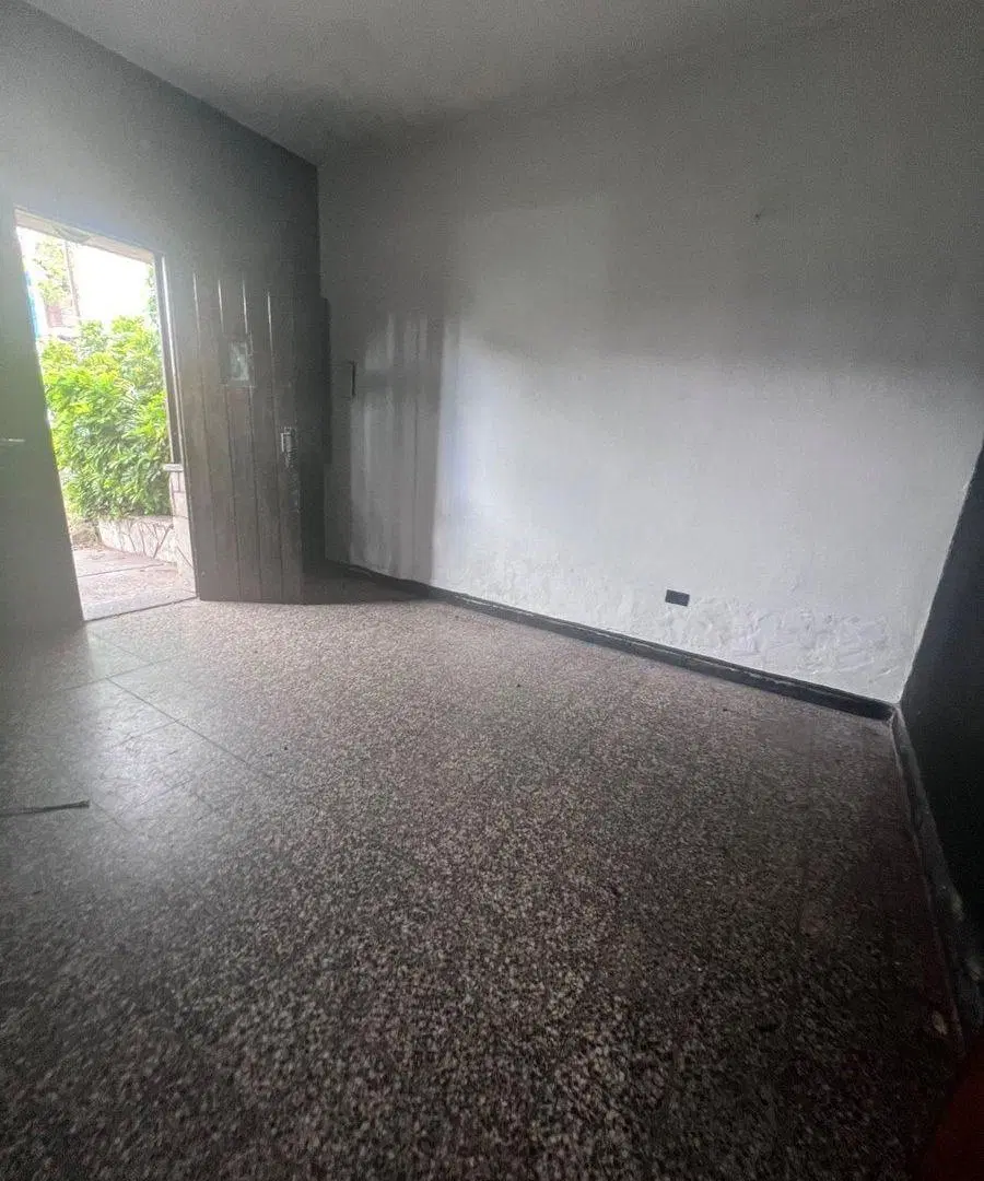 Casa venta en Munro a refaccionar con lote propio 4