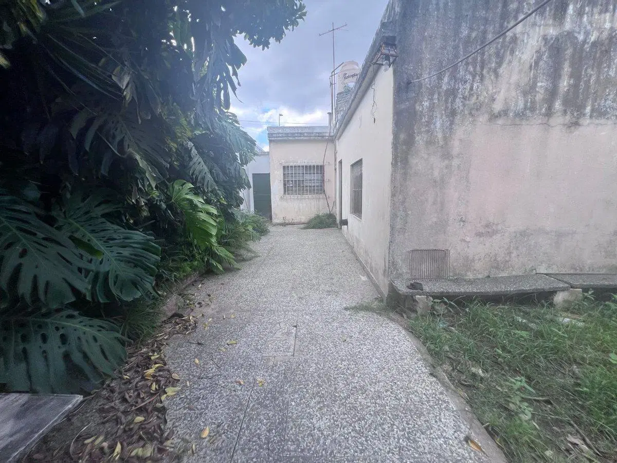 Casa venta en Munro a refaccionar con lote propio 2
