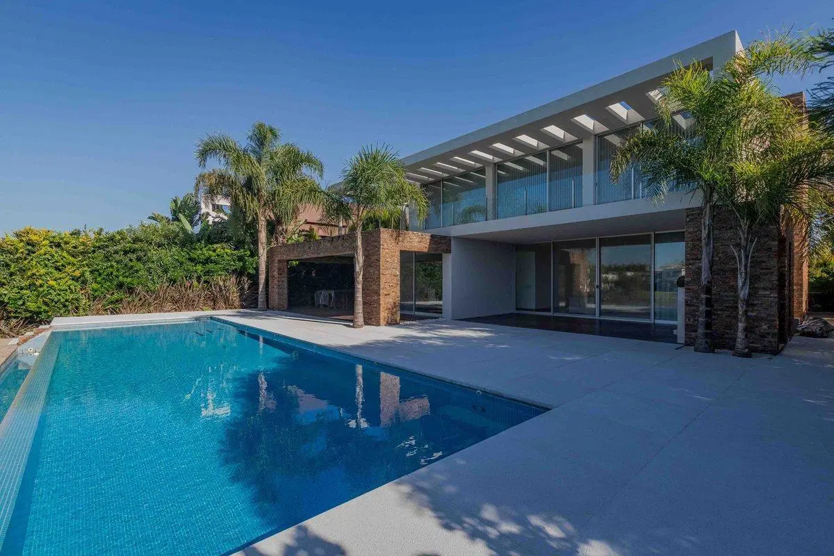 Casa Santa Bárbara venta 9 ambientes lago central 5