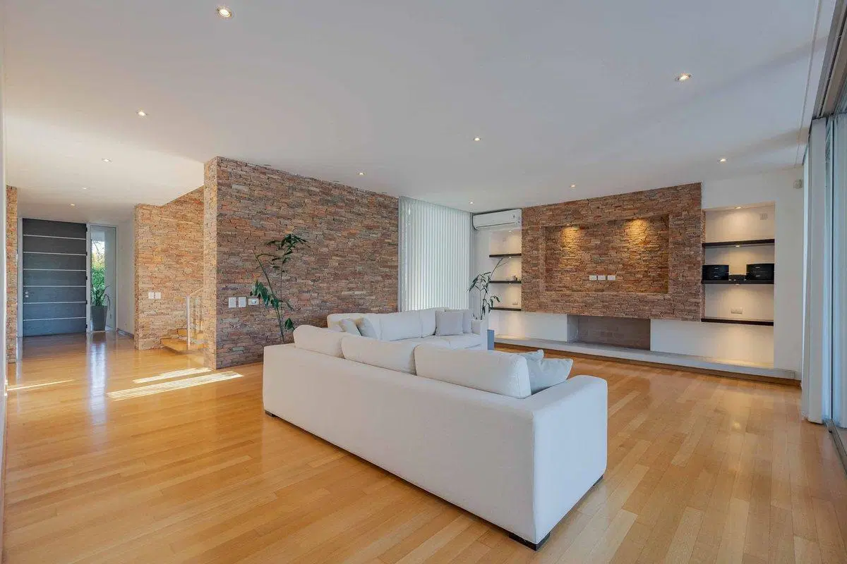 Casa Santa Bárbara venta 9 ambientes lago central 4