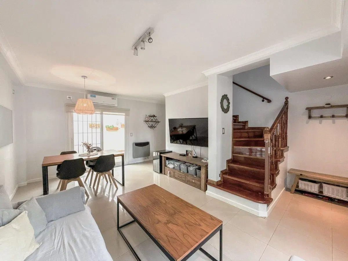 CASA 4 AMB. EN VENTA OLIVOS PARRILLA Y COCHERA 5