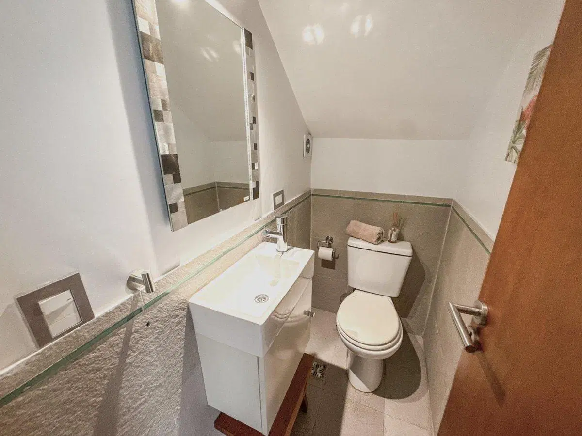 CASA 4 AMB. EN VENTA OLIVOS PARRILLA Y COCHERA 4