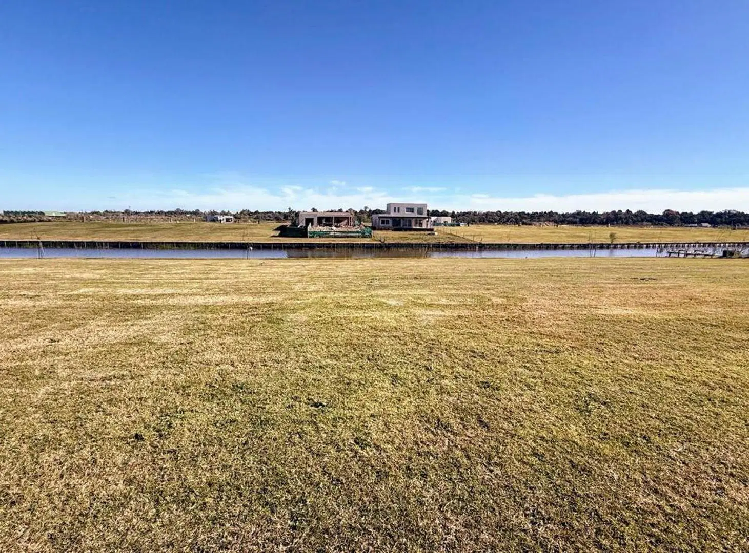 VENTA DE LOTE EN B. EL NAUDIR CON SALIDA AL RIO 2