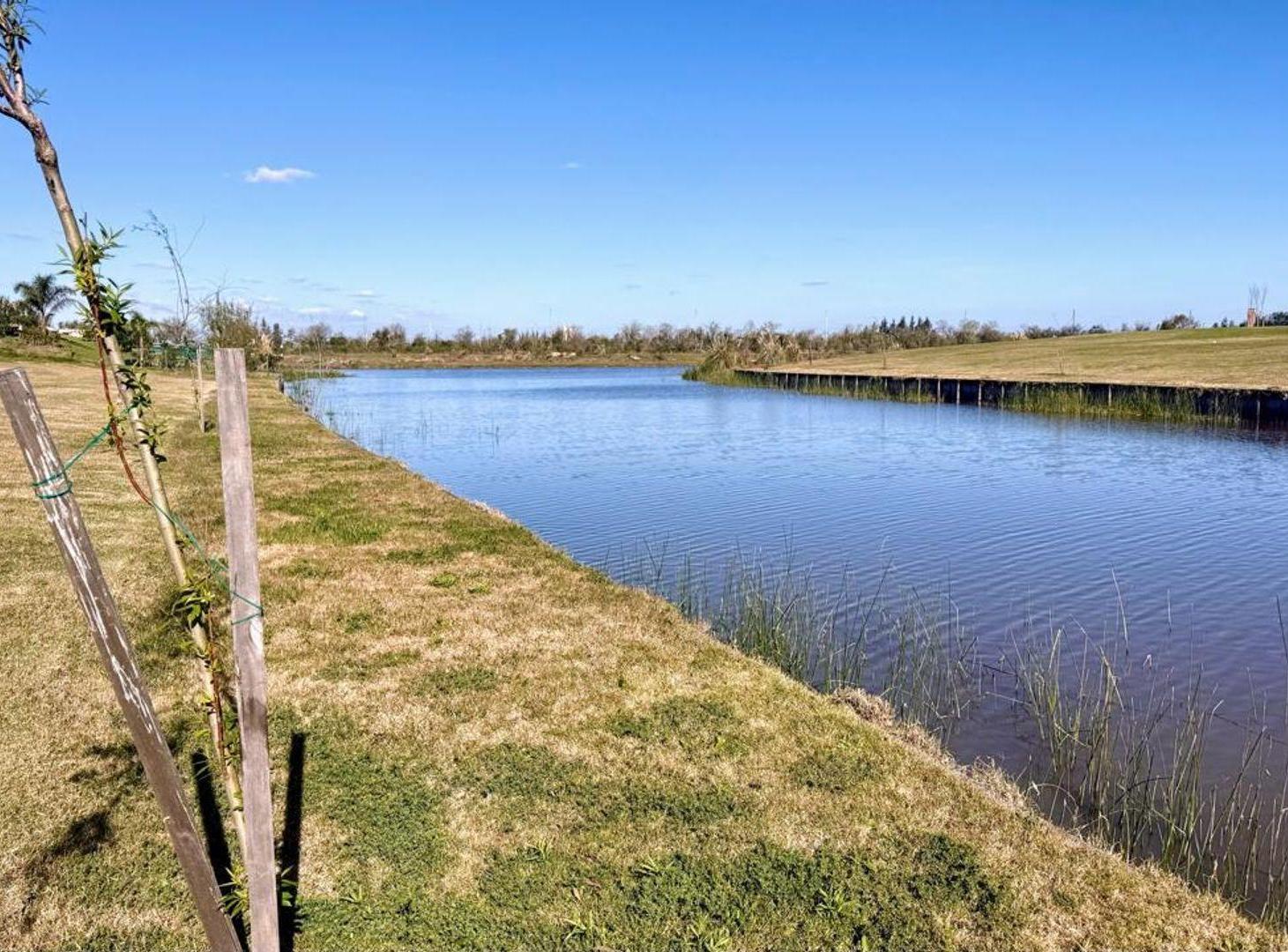 VENTA DE LOTE EN B. EL NAUDIR CON SALIDA AL RIO