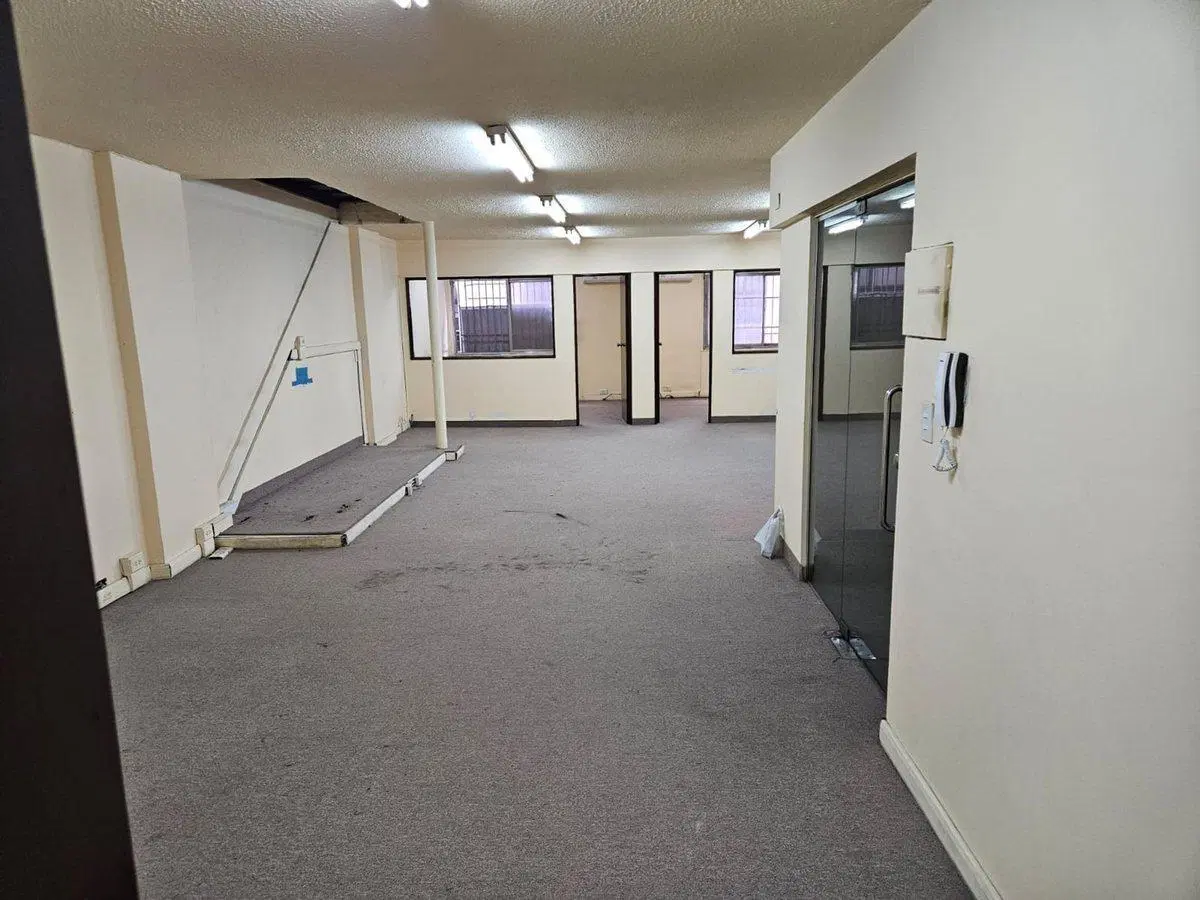 Venta oficina frente a la bolsa de comercio 80 m2 4