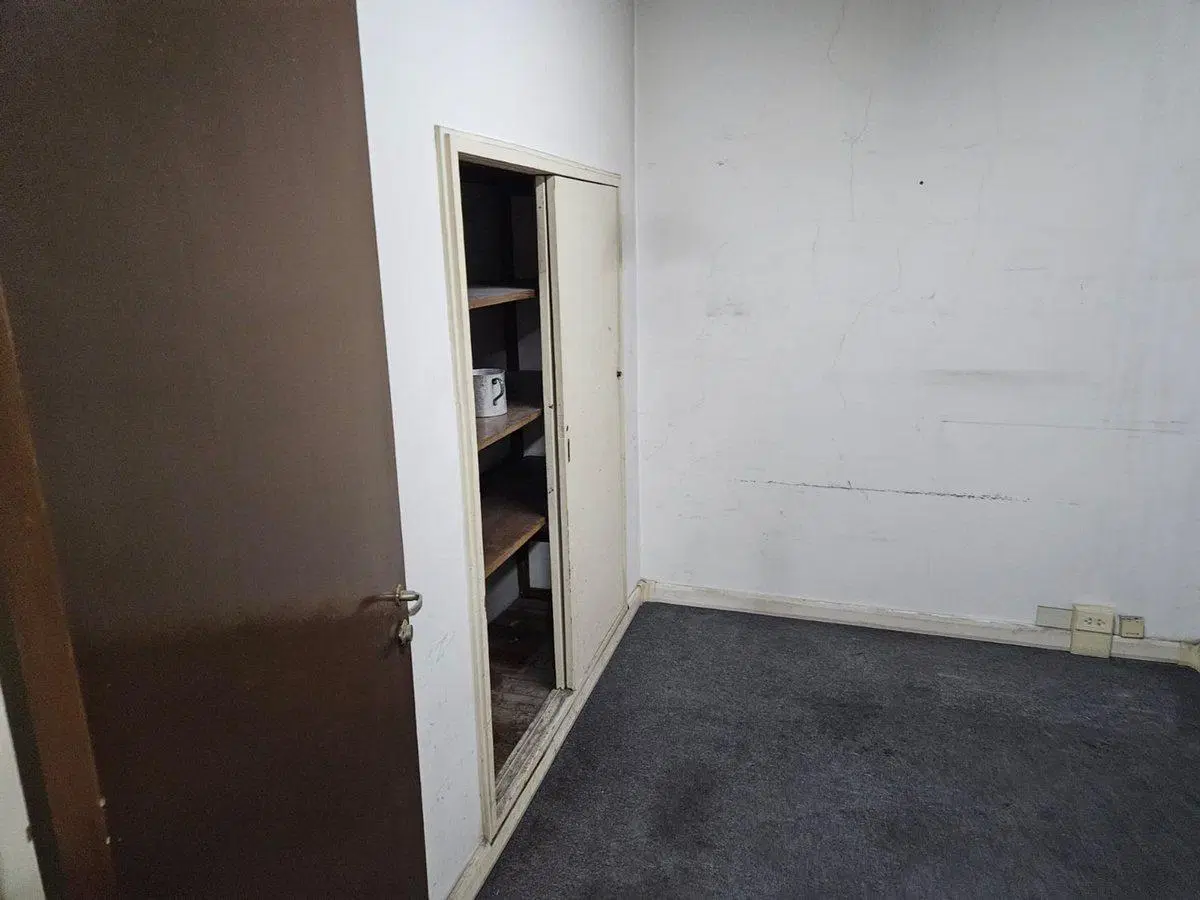 Venta oficina frente a la bolsa de comercio 80 m2 3