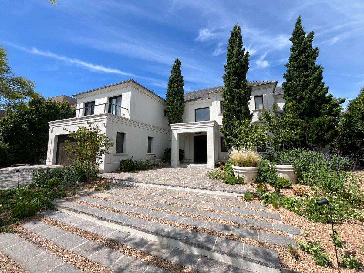 Casa Venta El Golf Nordelta lote interno