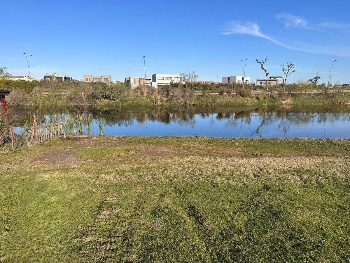 VENTA DE LOTE EN BARRIO MUELLES, PUERTOS DEL LAGO 4