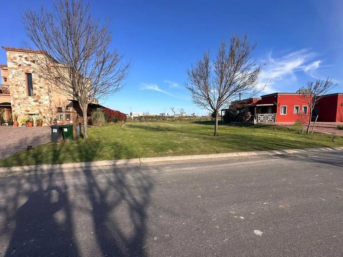 VENTA DE LOTE EN BARRIO MUELLES, PUERTOS DEL LAGO 3