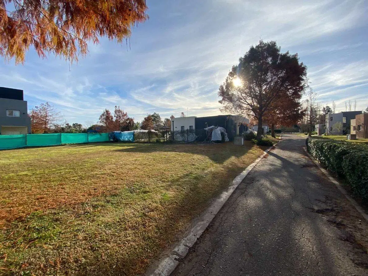 VENTA LOTE CENTRAL B PRIV BRUJAS PILAR ESCRITURADO 2