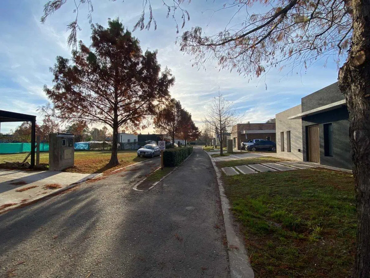 VENTA LOTE CENTRAL B PRIV BRUJAS PILAR ESCRITURADO 5