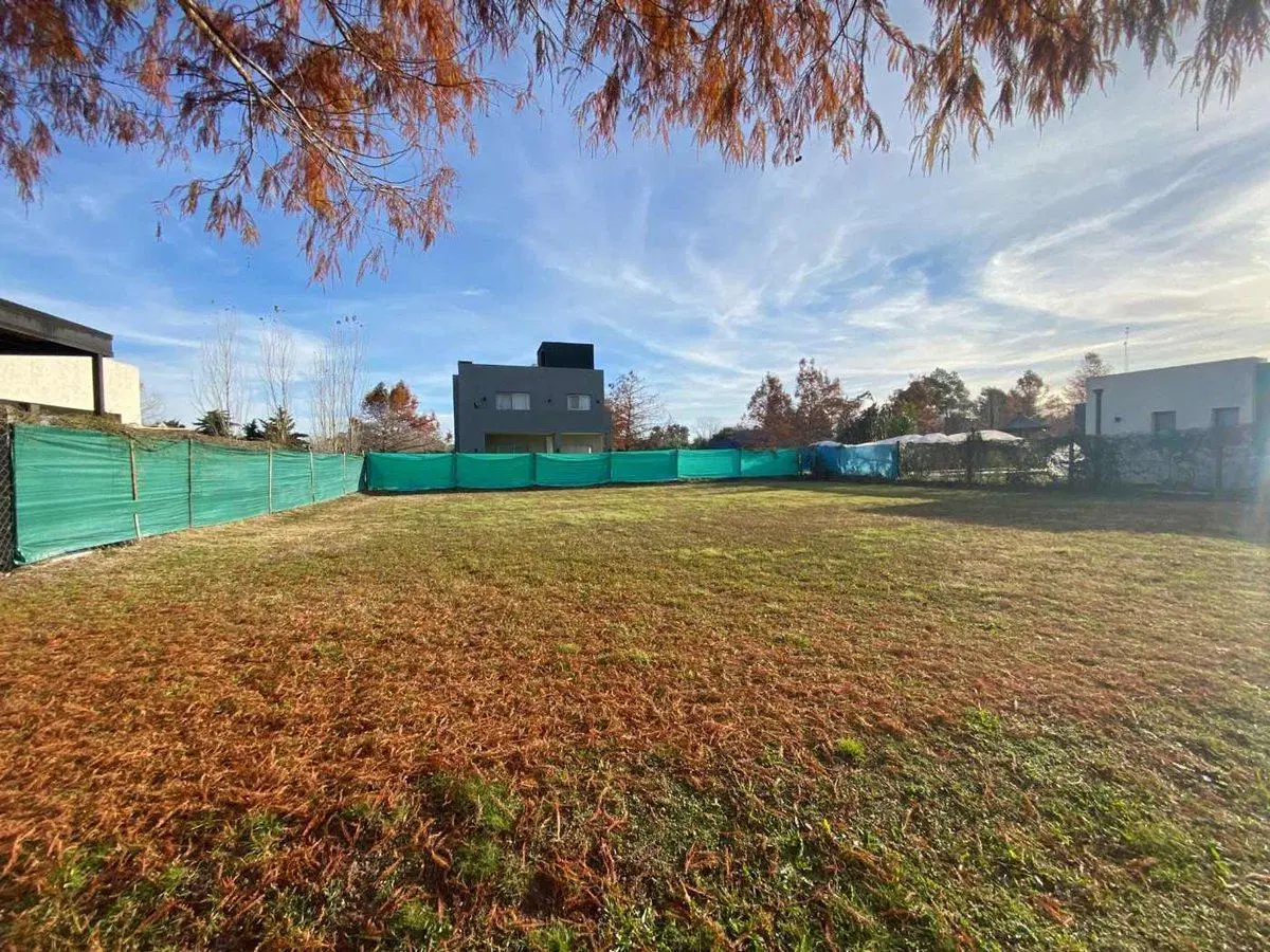 VENTA LOTE CENTRAL B PRIV BRUJAS PILAR ESCRITURADO 3