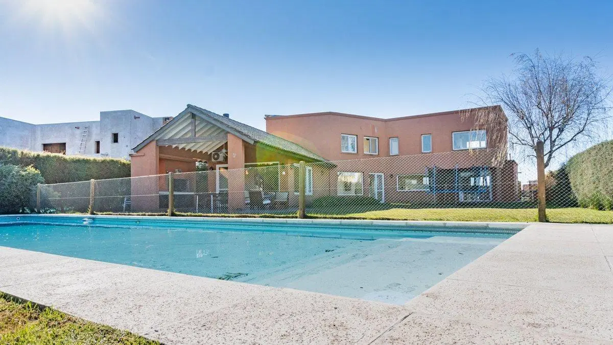 VENTA CASA 5 AMB. EL CANTÓN ISLAS, ESCOBAR PERMUTA 4