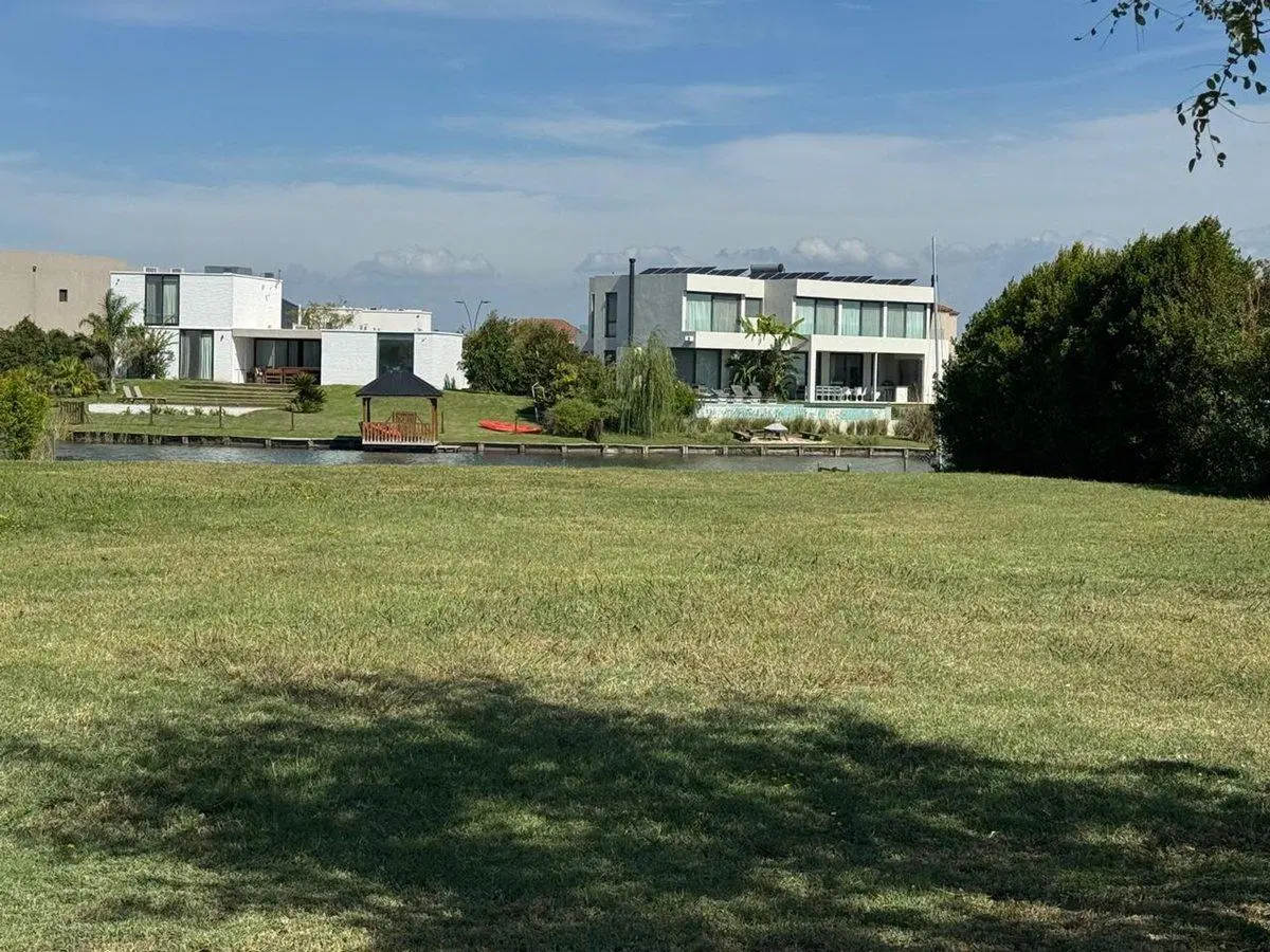 Venta lote al agua BARRIO MUELLES PUERTOS DEL LAGO 2
