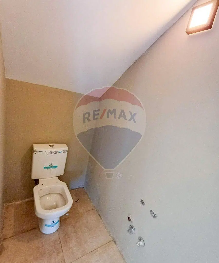 VENTA - CASA 5 AMB. CON PISCINA - MEDAL CC, PILAR 8